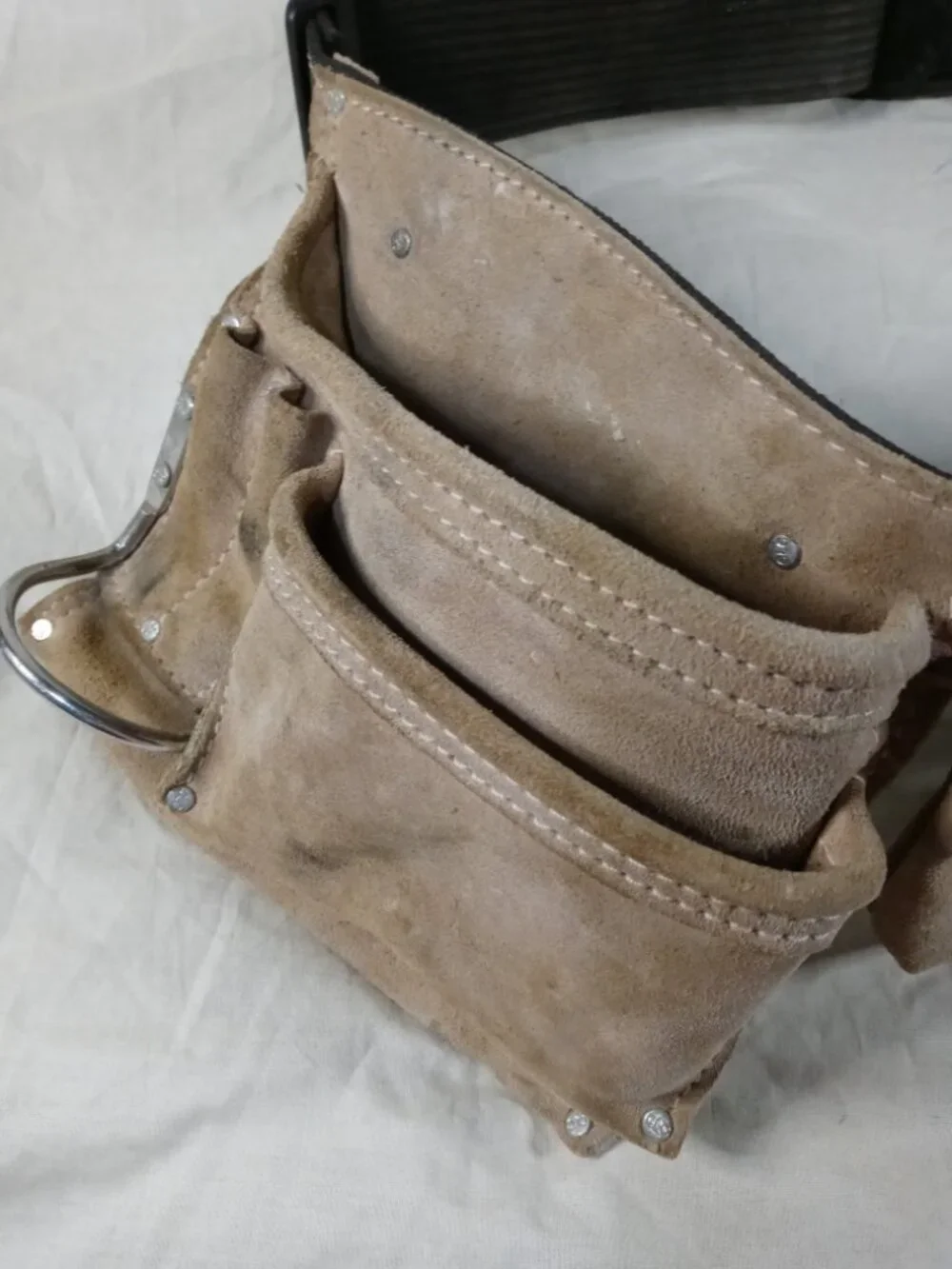 CLC Men Work Leather Utility Tool Belt Pouch with Adjustable Strap in Good Cond